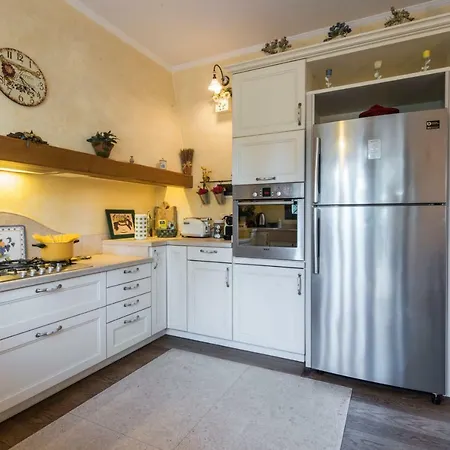 Stylish Florentine In The With Pool Villa
